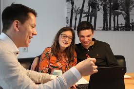 Met een cateringbedrijf een feest bespreken